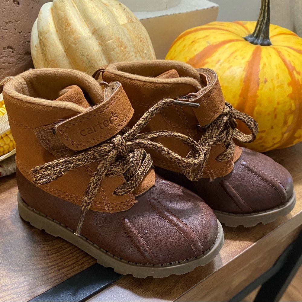 🥾 Carters Toddler Boots Size 6..one or two wears, like new!